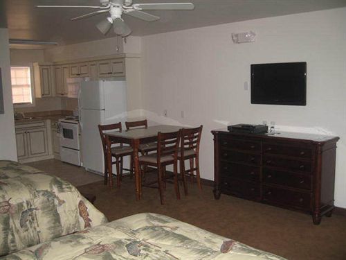 Shore Stay Suites Cape Charles Ruang foto